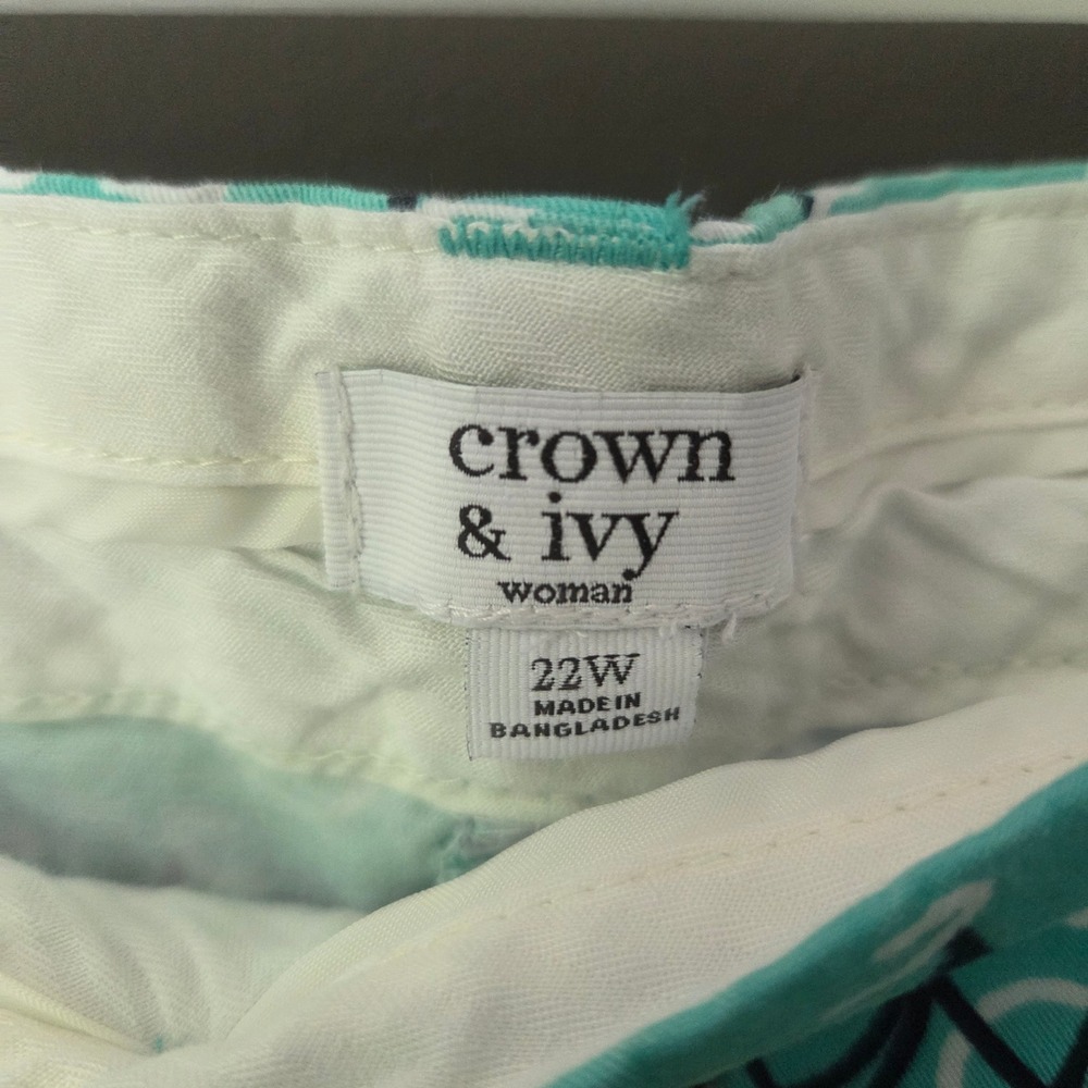 Crown & Ivy Woman 22W Aqua Bicycle Print Chino Shorts Plus Size Stretch Cotton - Picture 3 of 5